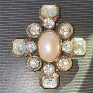VINTAGE GRAZIANO Elegant MOP Pearl Brooch Maltese Cabochon Stunning Christmas
